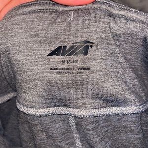 i’m selling leggings.